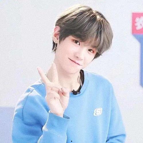 娱乐吃瓜酱黄明昊,娱乐吃瓜界的“瓜王” 第2张 娱乐吃瓜酱黄明昊,娱乐吃瓜界的“瓜王” 第2张